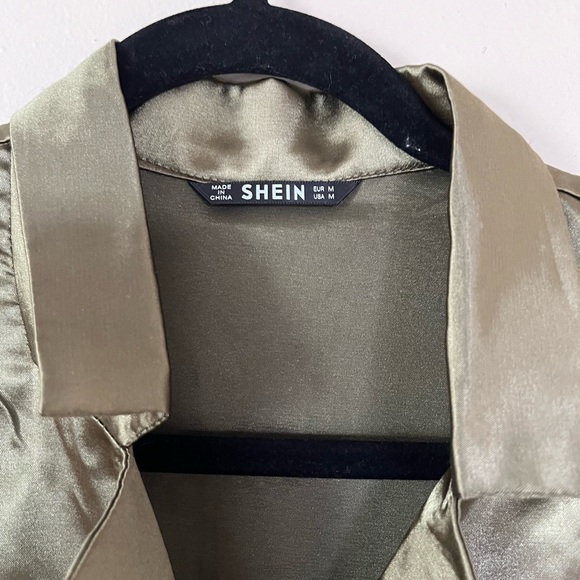 Green button up! - Picture 3 of 3